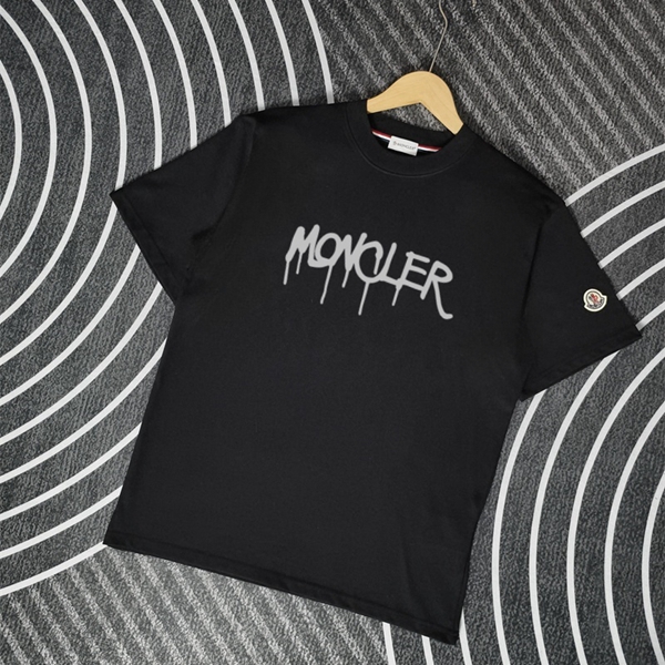 モンクレールTシャツ正面デザイン